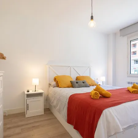 Apartamento Nuevo, Grande Con Garaje, Arena, Casco Viejo