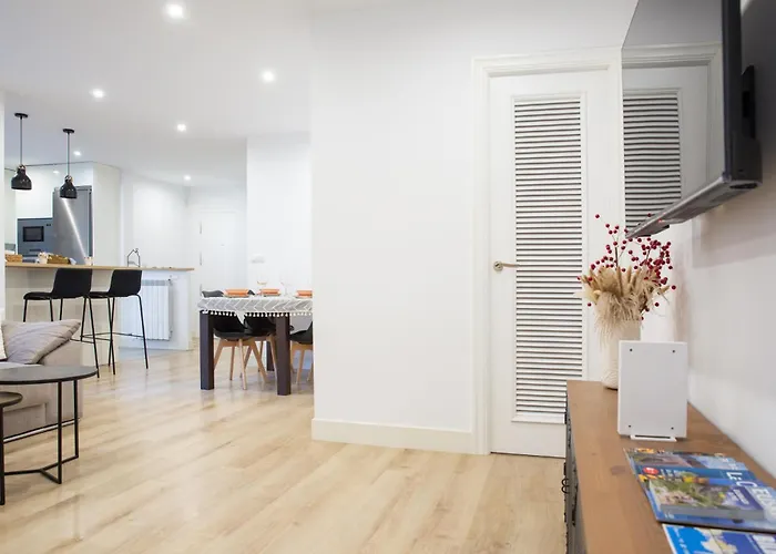 Nuevo, Grande Con Garaje, Arena, Casco Viejo